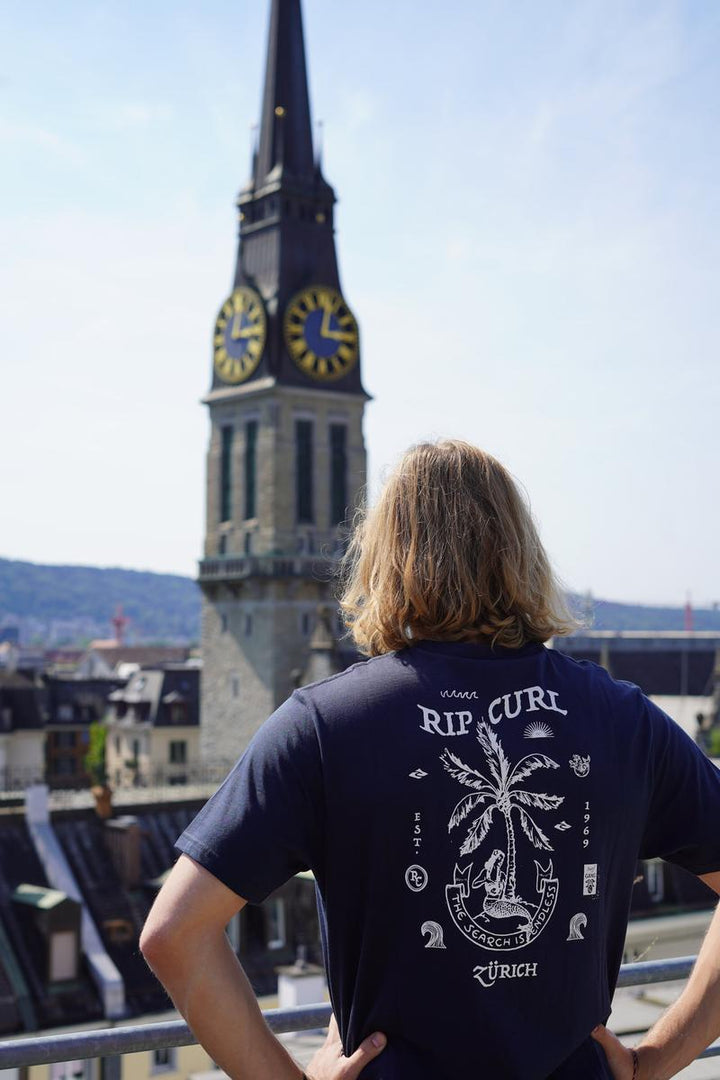 Rip Curl X Surfari Herren Destination Tee Zurich - tatoo-dark navy