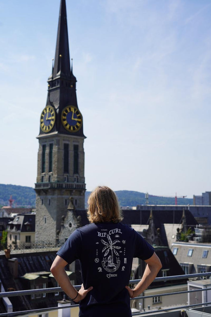 Rip Curl X Surfari Herren Destination Tee Zurich - tatoo-dark navy