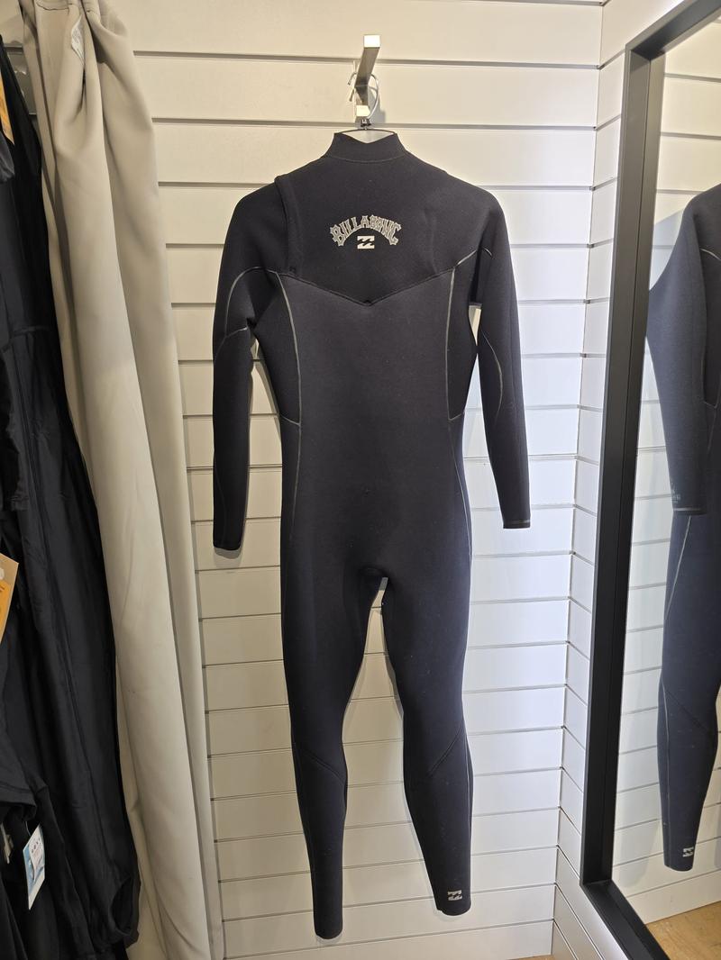 Billabong Herren Neoprenanzug Furnace Comp Chestzip 3/2mm- Black Grösse L (Miete)