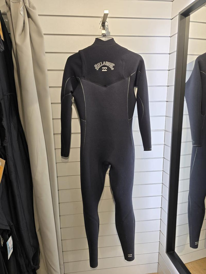 Billabong Herren Neoprenanzug Furnace Comp Chestzip 3/2mm- Black Grösse L (Miete)