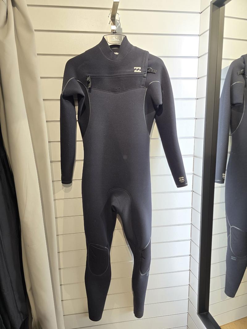 Billabong Herren Neoprenanzug Furnace Comp Chestzip 3/2mm- Black Grösse L (Miete)