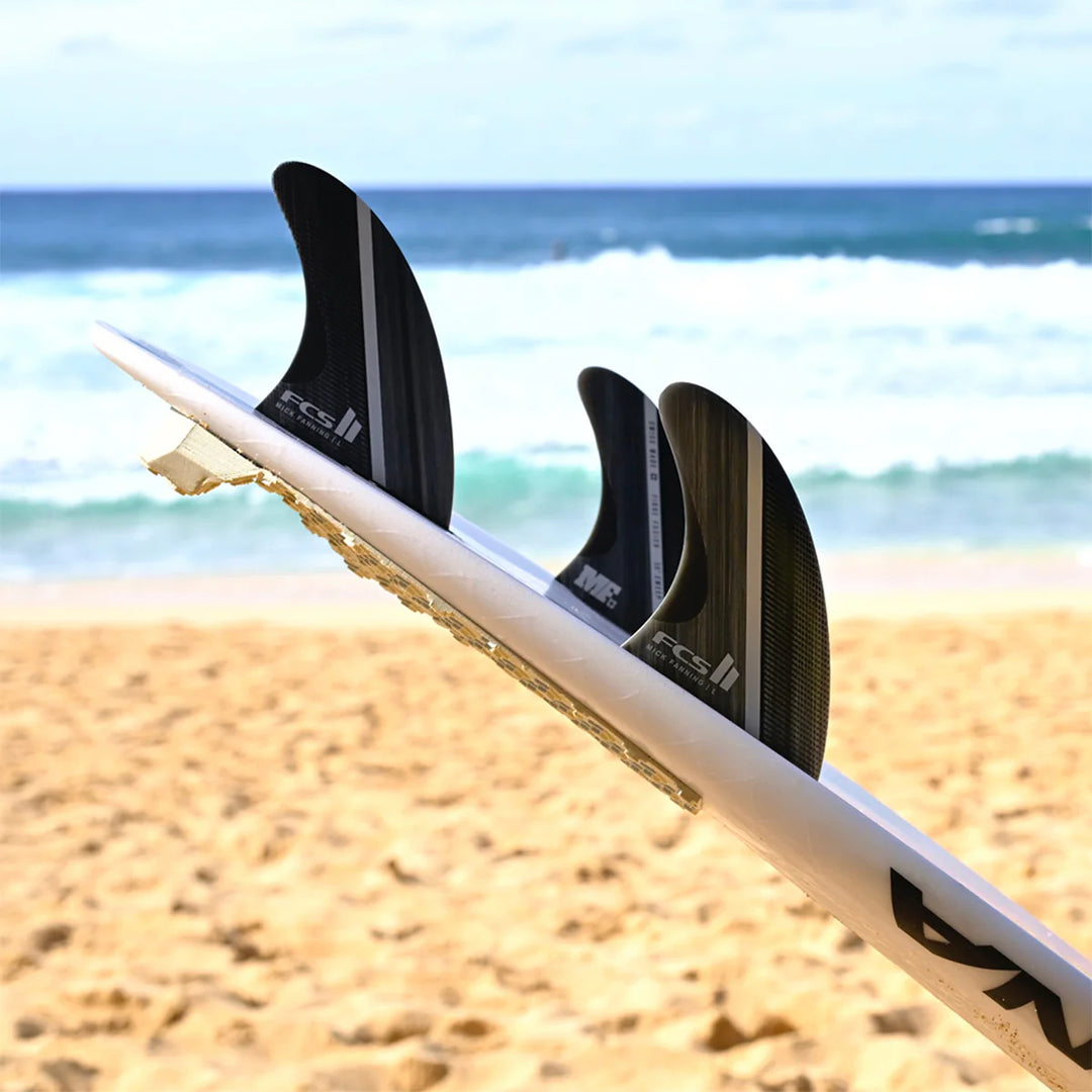 FCS II Finnen Mick Fanning Glass Fibre Fusion Tri - Smoke/ White