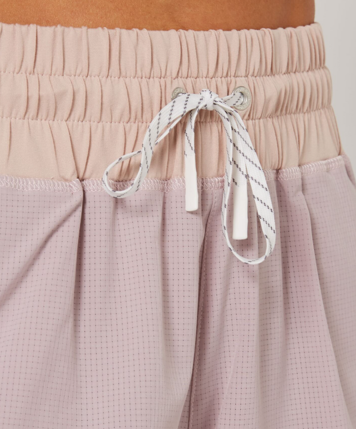 Follow Damen Tech Shorts Maven - Pastel Pink