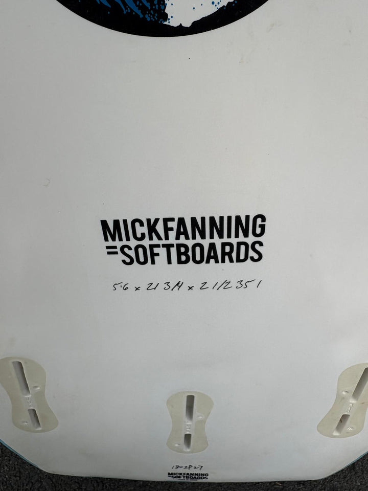MF Surfboards 5'6 FCS II 35L(Occasion)