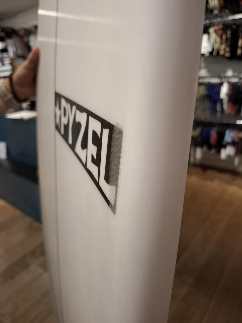 Pyzel Surfboards Phantom 6'0" (FCS2, 3 Fins) - mit Standschaden