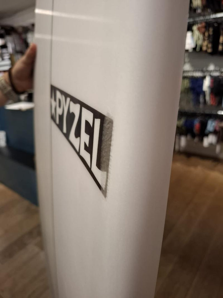 Pyzel Surfboards Phantom 6'0" (FCS2, 3 Fins) - mit Standschaden