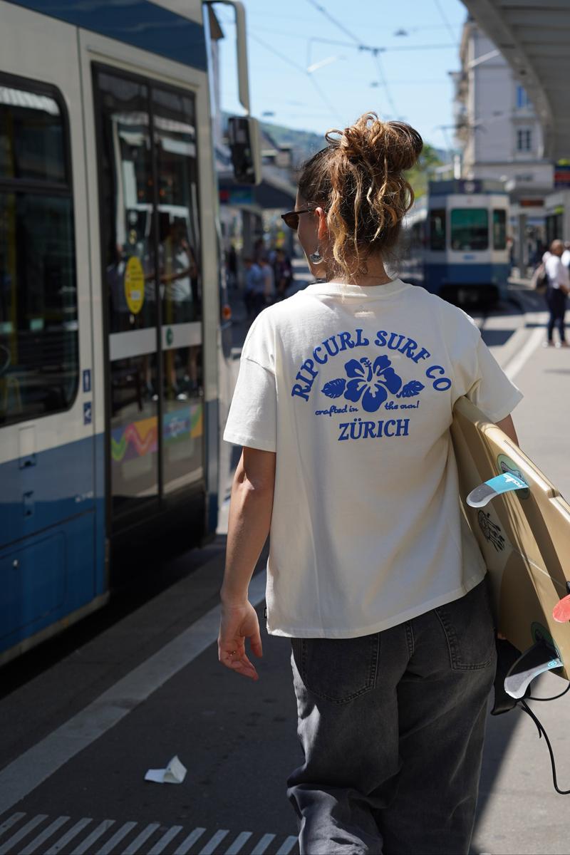 Rip Curl X Surfari Damen Destination Tee Zurich - Bone