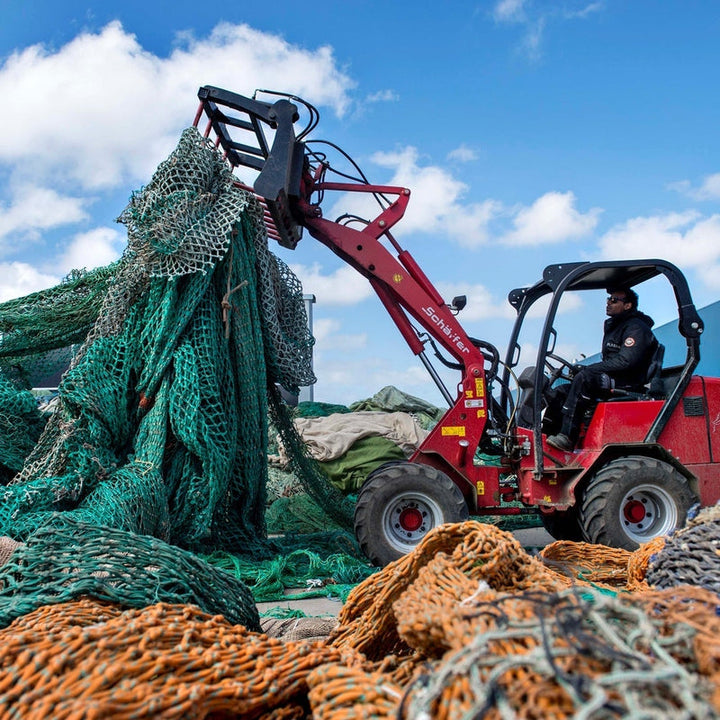 Rebel Knubster Finne aus recycelten Fischernetzen - light red