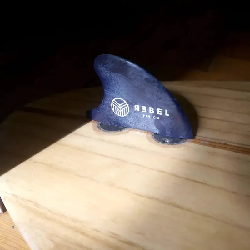 Rebel Knubster Finne aus recycelten Fischernetzen - schwarz